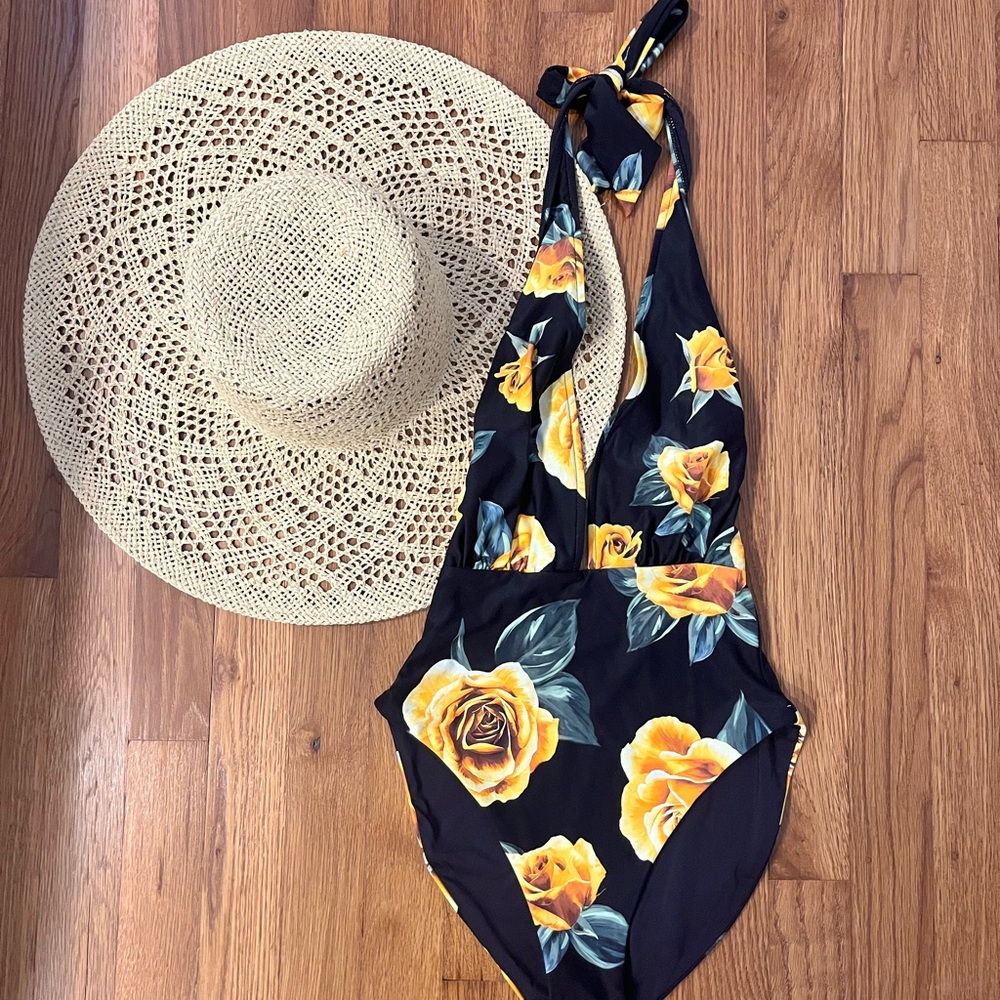 Brooklyn One Piece swimsuit in Roses Black Multi
WeWoreWhat XS